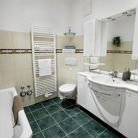 Апартаменти 120qm Altstadt-apartment Mit Terrasse & Domblick - Direkt Am Markt Шверін